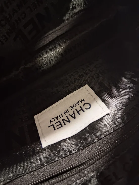 MAKE UP BAG BEAUTÉ VIP/GWP with Upcycled Slings - Picture 4 of 4